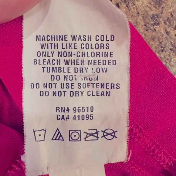 Under Armour HeatGear Sleeveless Tank Size Small Hot Pink VNeckline Racerback - Picture 8 of 10